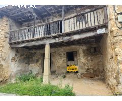 CONJUNTO DE CASA Y CUADRA PARA REHABILITAR CON UN PEQUEÑO JARDÍN EN HELGUERAS, VAL DE SAN VICENTE