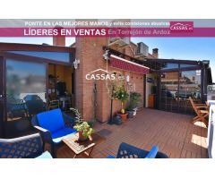 ZONA JUNCAL - Atico Duplex, 3 habitaciones y 2 baños. Garaje y terraza de 45 m2.