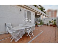 ZONA Torrenieve. Piso de 4 habitaciones, 2 baños. Trastero, piscina y garaje. 70 m2 de Jardín.
