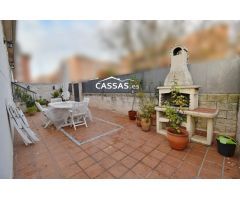 ZONA Torrenieve. Piso de 4 habitaciones, 2 baños. Trastero, piscina y garaje. 70 m2 de Jardín.