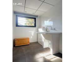 Chalet de 5 habitaciones con piscina y jardín Urbanización Lloixa de San Juan de Alicante.