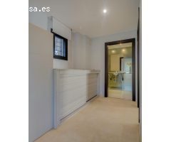 Chalet de 5 habitaciones con piscina y jardín Urbanización Lloixa de San Juan de Alicante.