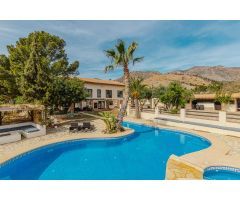 Chalet de 5 habitaciones con piscina y vistas en Aigües de Busot