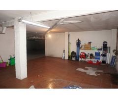 Plaza de Garaje muy amplio para tres coches o para almacén por su gran capacidad.