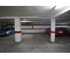 303 Plaza de garaje abierta muy amplia para coche y motos