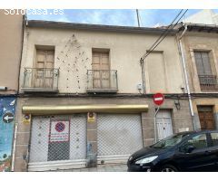 Casa de planta baja y altos, independiente, ideal para reformar a tu gusto.