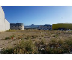 TERRENO INDUSTRIAL EN POLIGONO EL PASTORET PARA EDIFICAR, MUY BIEN UBICADA A LA ENTRADA DEL POLIGONO