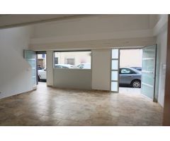 Local céntrico para cualquier tipo de negocio o para vivienda tiene salida de humos