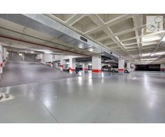 APARTAMENTO EN EL CENTRO DE TORREVIEJA, 2 DORMITORIOS, PISCINA Y GARAJE Y TRASTERO DE 30M2