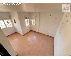 HAGA SU OFERTA!! DUPLEX ADOSADO 2 DORMITORIOS CON PISCINA EN URB. EL HONDO!!