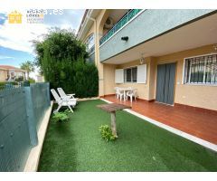 ESTUPENDA VIVIENDA CON JARDÍN EN URBANIZACIÓN CON PISCINA