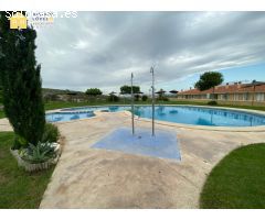 ESTUPENDA VIVIENDA CON JARDÍN EN URBANIZACIÓN CON PISCINA