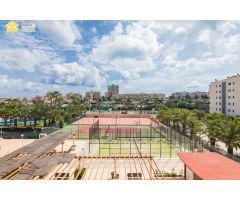 Vivienda urbanización moderna con gran terraza Padel, Piscina, licencia vacacional Arenales del Sol