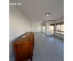 INCREIBLE APARTAMENTO PARA REFORMAR DE 3 HABITACIONES EN EL CENTRO DE TORREVIEJA CON VISTAS AL MAR!