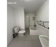 INCREIBLE APARTAMENTO PARA REFORMAR DE 3 HABITACIONES EN EL CENTRO DE TORREVIEJA CON VISTAS AL MAR!