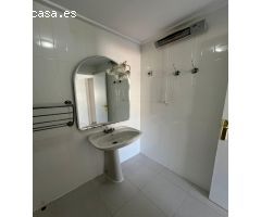 INCREIBLE APARTAMENTO PARA REFORMAR DE 3 HABITACIONES EN EL CENTRO DE TORREVIEJA CON VISTAS AL MAR!