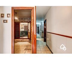 VENTA CASA EN VILANOVA DEL CAMÍ ZONA BARRI LA PAU 5 HABITACIONES, PATIO Y GARAJE