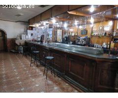 LOCAL EN ESQUINA HABILITADO COMO NEGOCIO DE HOSTELERIA