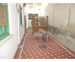 CASA MUY CENTRICA DE DOS ALTURAS PARA REFORMAR