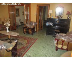 CASA MUY CENTRICA DE DOS ALTURAS PARA REFORMAR
