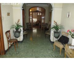CASA MUY CENTRICA DE DOS ALTURAS PARA REFORMAR