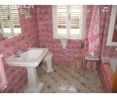 CASA MUY CENTRICA DE DOS ALTURAS PARA REFORMAR