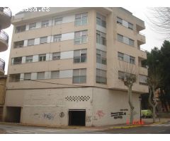 LOCAL COMERCIAL CON  FACHADA A TRES CALLES