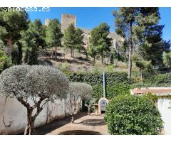 Espectacular casa con vistas al castillo en Almansa