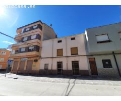 CASA CON PLANTA BAJA, PRIMERA ALTURA Y CAMARAS