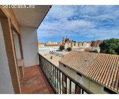 VIVIENDA CON BALCON EN ZONA CENTRO