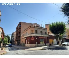 EDIFICIO CON ASCENSOR, GARAJE Y LOCAL COMERCIAL