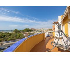 Ático en el mismo centro de Torrevieja con impresionante vitas al mar y amplia terraza en esquina.