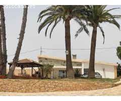 Chalet amplio cerca de todos los servicios.