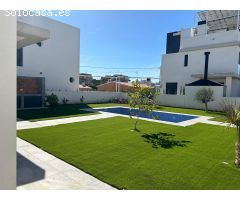 IMPRESIONANTE VILLA EN EL CAMPELLO A POCOS METROS DE LA PLAYA DE MUCHAVISTA
