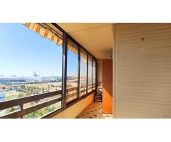 AMPLIO PISO EN VENTA CON VISTAS AL MAR Y UBICACIÓN PRIVILEGIADA EN ALICANTE