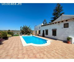 ESPECTACULAR CASA DE HUERTA INDEPENDIENTE CON PISCINA, TERRENO PROPIO