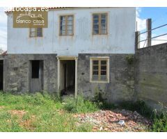 Casa para restaurar con 2.961m2 de terreno urbanizable en Lema