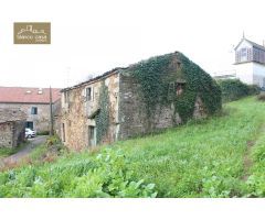 Reforma esta casa con terreno en Verdes (Coristanco)