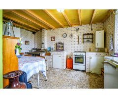 CASA + TERRENO para REFORMAR a 6,5 Km de la PLAYA DE RAZO