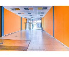¡Oportunidad única! Local Comercial en Venta en Carballo