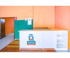 ¡Oportunidad única! Local Comercial en Venta en Carballo