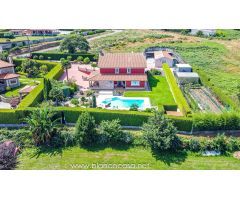 ¡¡IMPRESIONANTE CASA  con  PISCINA y TERRENO en CAMBRE (A Coruña)!!
