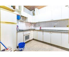 ¡Bar al lado del centro de Carballo: Ideal para Emprender por el precio de 59.900€!