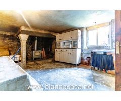 ¡CASA de PIEDRA para REFORMAR con 24.400M2 de TERRENO + 3 ALPENDRES POR EL PRECIO DE 129.900€!