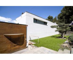 Moderna casa en Corbera de Llobregat.