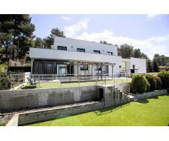 Moderna casa en Urb. Safari