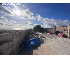 Finca con casa de 2 dormitorios y 2 baños