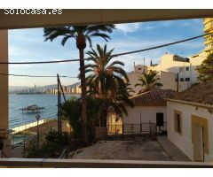 Se vende local comercial a un paso de playa Levante con terraza abierta  30 m con vistas al mar.