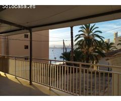 Se vende local comercial a un paso de playa Levante con terraza abierta  30 m con vistas al mar.