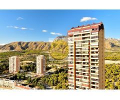 SE VENDE PISO DE DOS DORMITORIOS CON VISTAS AL MAR Y GARAJE EN BENIDORM